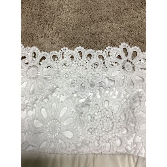 New. Trina Turk white lace dress. Regularly $298 - Picture 12 of 12